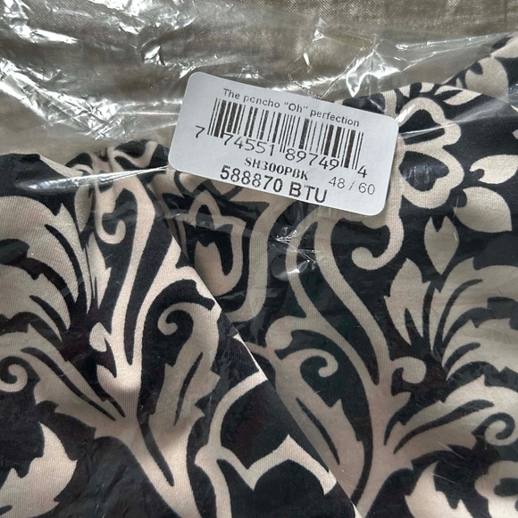 PONCHO, BLACK/TAUPE, ONE SIZE, CANADIAN MADE!, SILKY POLYESTER, ARTIZAN BY ROBIN - Picture 3 of 7